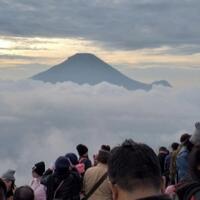 sang-pemikat-hati-gunung-sikunir