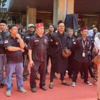 kenapa-massa-pro-anies-baswedan-dibiarkan-di-dalam-balai-kota