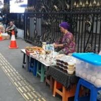 pkl-boleh-jualan-di-trotoar-jakarta-anies-akan-terbitkan-pergub