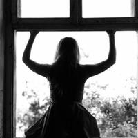 perempuan-muda-mau-lompat-dari-atas-jpo-antasari-warga-ramai-ramai-menggagalkan