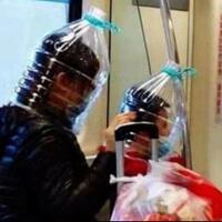 takut-kena-virus-corona-wanita-di-kanada-pakai-galon-tutupi-kepala