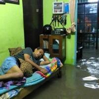 curhat-warga-surabaya-yang-rumahnya-kebanjiran