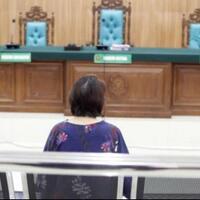 wanita-pembawa-anjing-ke-masjid-divonis-bebas-massa-semoga-gila-beneran