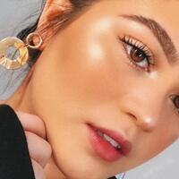 wajah-glowing-dengan-highliter
