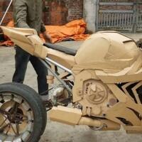 kelewat-kreatif-builder-ini-ngebangun-motor-pake-kardus