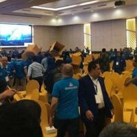 saling-lempar-kursi-di-kongres-pan-amien-rais-yang-jadi-trending