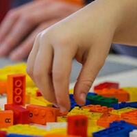 braille-bricks-dari-lego-ini-bantu-penyandang-tunanetra-belajar-sambil-bermain-gan