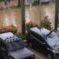 rugi-rp-30-m-sehari-pengusaha-banjir-kali-ini-paling-parah