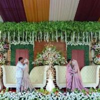 lagi-viral-ibu-dan-3-putrinya-resepsi-nikah-bareng-loh-kok-bisa