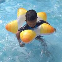 manfaat-mengajarkan-berenang-kepada-anak