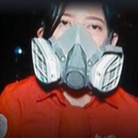 reporter-tv-one-jadi-bullyan-netizen-lantaran-siaran-live-pake-gas-mask
