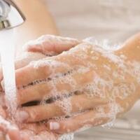 daripada-kulit-kering-karena-hand-sanitizer-lebih-baik-cuci-tangn-menggunakan-sabun