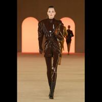 siap-siap-sis-tak-lama-lagi-busana-berbahan-latex-akan-kembali-jadi-tren-fashion