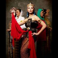 16-foto-putri-indonesia-mengenakan-baju-adat-daerahnya-masing-masing