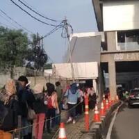 jadwal-dipersingkat-penumpang-mrt-mengular-parah-hingga-jalanan