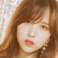 lebih-dekat-dengan-mina-twice-si-cantik-yang-multitalenta