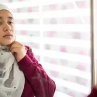 untuk-kalian-para-hijabers-lakukan-cara-sederhana-ini-untuk-mencegah-bau-pada-hijab