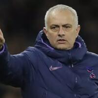 6-pesepak-bola-yang-quotdiparkirquot-sampai-redup-oleh-quottukang-parkir-busquot