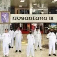 anggota-dpr-pose-pakai-apd-bikin-publik-murka-nyesel-pilih-mereka