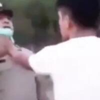 pemuda-cekik-leher-polisi-karena-tak-terima-ditegur-aksinya-viral