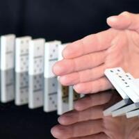 bahaya-efek-domino-covid-19-sedang-mengintai-pemerintah-harus-melakukan-ini-gan