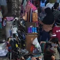 dear-pak-anies-pasar-kebayoran-lama-ramai-di-tengah-psbb