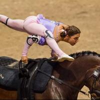 senam-di-atas-kuda-emang-ada-ada-dong-cek-aja-disini