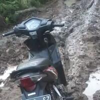 menyedihkan-potret-jalan-di-cianjur-selatan-ini-bikin-kita-nyesek