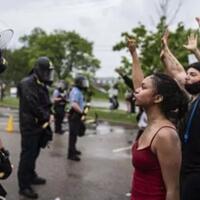 kedai-kopi-milik-wni-di-washington-dc-rusak-diamuk-demonstran