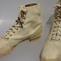 sejarah-sepatu-kets-alas-kaki-yang-sempat-dicap-quotsepatu-para-penjahatquot