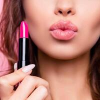 multifungsi-6-kegunaan-lain-lipstik-yang-bisa-kamu-coba
