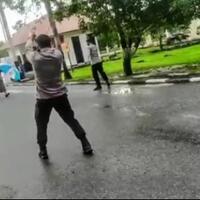 sambil-teriakan-takbir-pria-misterius-merangsek-masuk-mako-brimob-sultra