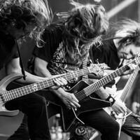 deretan-vokalis-cewek-band-metal-dengan-suara-yang-menggelegar