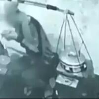 aksi-tukang-bakso-keliling-diduga-ludahi-mangkok-pelanggan-terekam-cctv