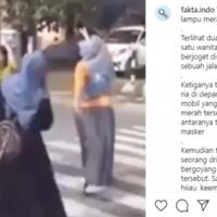 viral-aksi-tiga-wanita-asik-jogetan-di-lampu-merah-netizen-harga-diri-dijual-obral