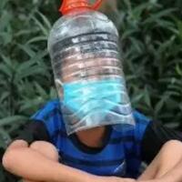 unggah-foto-bocah-pakai-face-shield-dari-galon-air-khofifah-dikecam