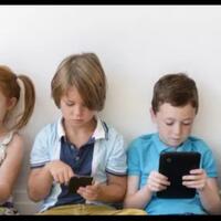 batasi-anak-main-gadget
