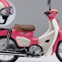 cocok-bagi-lady-bikers-yang-doyan-motor-klasik