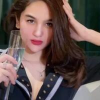 jawaban-ngegas-hana-hanifah-ke-netizen-nyinyir-yang-sebut-dirinya-open-booking