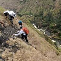 gunung-di-indonesia-dengan-jalur-tersulit