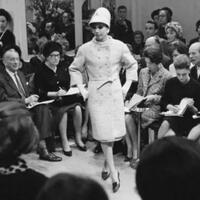 setelah-dijual-saint-laurent-borong-kembali-4000-baju-rancangannya-dari-kolektor