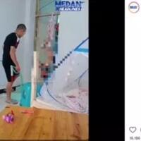 keji-bocah-digantung-terbalik-dan-disabet-pakai-selang-oleh-pria-ini