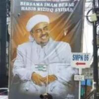 istana-larang-pampang-gambar-jokowi-baliho-wajah-habib-rizieq-muncul