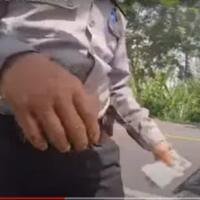 memalukan-anggota-polisi-tilang-turis-rp-1-juta-karena-lampu-motor-mati