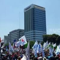 abaikan-corona-buruh-demo-di-dpr-berjubel-jubel-gantung-masker-di-leher