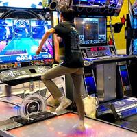 video-game-yang-dimainkan-dengan-cara-menari