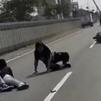 video-viral-perempuan-naik-motor-bertiga-masuk-tol-dan-kecelakaan-ini-kronologinya