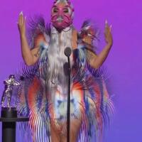 9-kali-ganti-baju-lady-gaga-hadiri-mtv-vma-2020-dengan-serangkaian-busana-unik