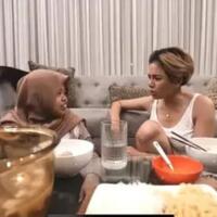 kekeyi-sebut-pelukan-lama-bisa-bikin-hamil-nikita-mirzani-bingung-sampai-melongo