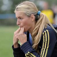 modal-cantik-ini-rela-keluar-dari-zona-nyaman-untuk-jadi-pelatih-sepak-bola